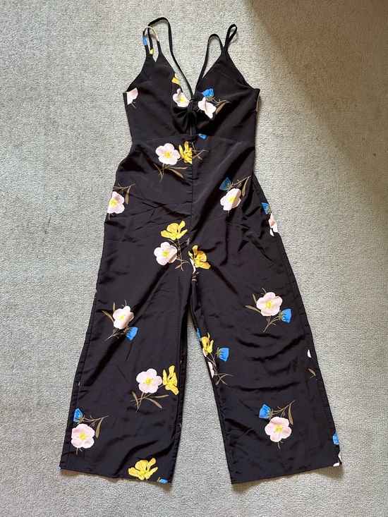 Topshop Pants - TOPSHOP Floral Black Wide-Leg Jumpsuit with Spaghetti Straps 😌🍒